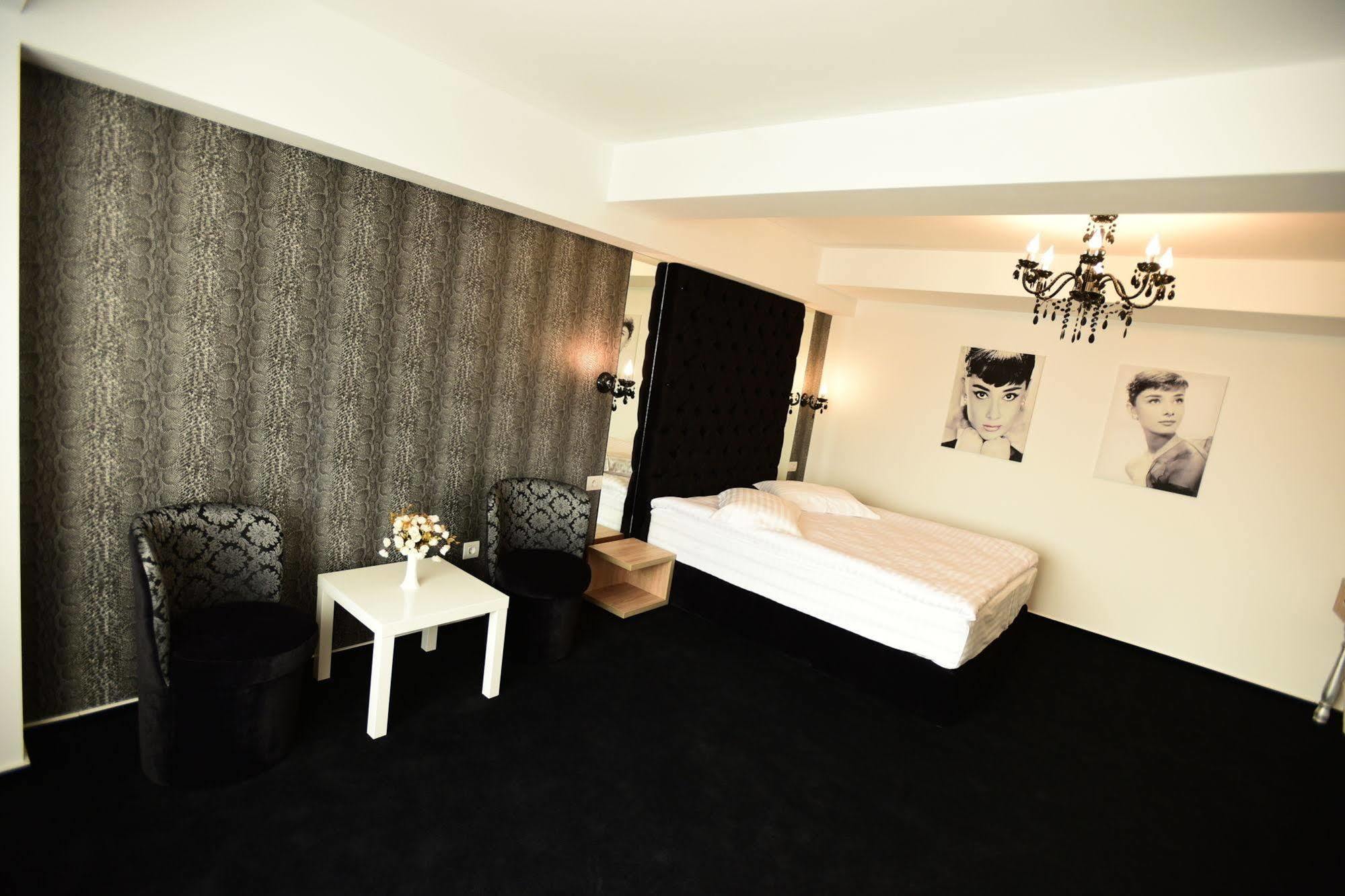 La Rocca Boutique Hotel Craiova Dış mekan fotoğraf